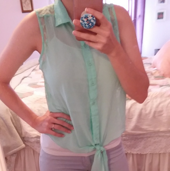 Sheer mint green tank top - Picture 4 of 5